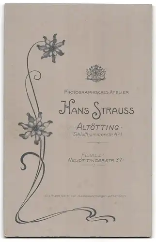 Fotografie Hans Strauss, Altötting, Schlotthammerstrasse 1, Bürgerliche im eleganten hochgeschlossenen Kleid