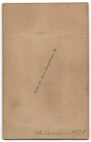 Fotografie Atelier Th. Kuhn, Klingenberg a. M., Gutbürgerliches Paar im Sonntagsstaat
