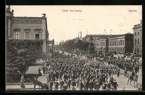 AK Berlin, Unter den Linden, Aufziehen einer Wachabteilung