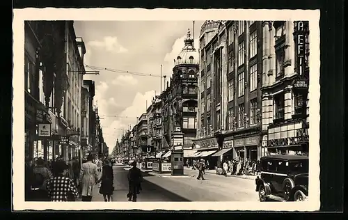 AK Berlin, Blick in die Friedrichstrasse mit Geschäften