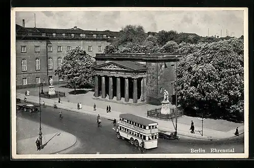 AK Berlin, Ehrenmal / Monument d`Honneur