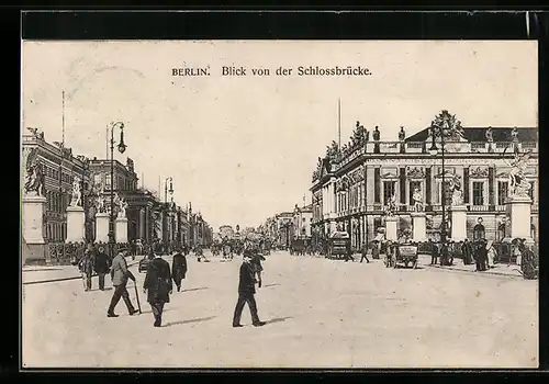 AK Berlin, Strassenpartie von der Schlossbrücke aus gesehen