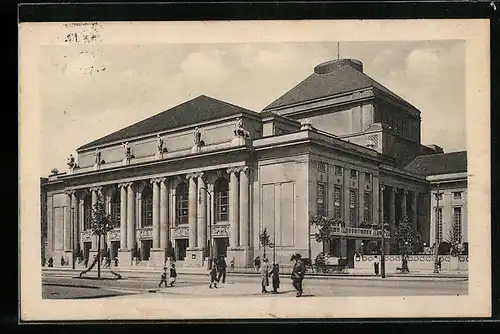 AK Berlin-Charlottenburg, Fussgänger vor Deutschem Opernhaus