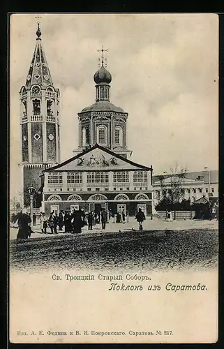 AK Saratow, Bewohner vor der Kirche