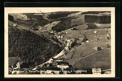 AK Petzer /Riesengebirge, Ortsansicht mit Blick nach dem Lenzenberg