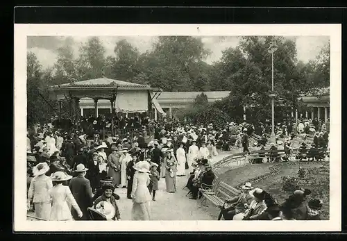 AK Franzensbad, Trubel auf dem Kurplatz