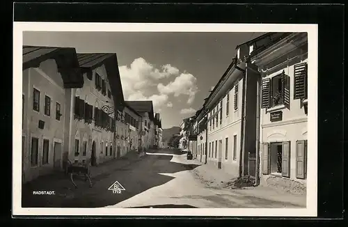 AK Radstadt, Strassenpartie mit Geschäften