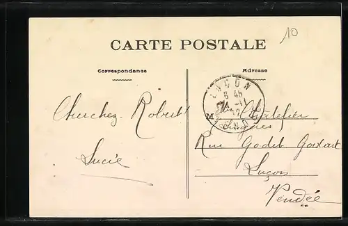 AK La Roche-sur-Yon, La Rue des Sables, Pharmacie