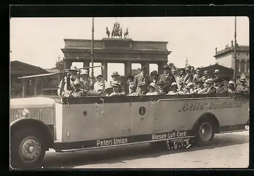 AK Autobus der Elite Rundfahrten vorm Brandenburger Tor