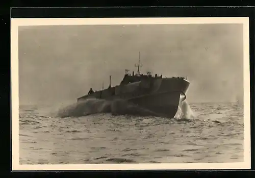 AK Schnellbott der Kriegsmarine stösst zur englischen Küste vor