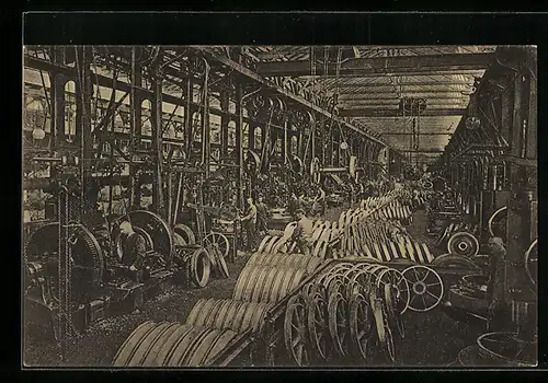 AK Essen, Innenansicht aus Krupp`s Fabrik, Fabrikarbeiter bei der Arbeit