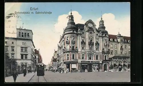 AK Erfurt, Bahnhofplatz und Bahnhofstrasse mit Hôtel C. Silber und Geschäften, Strassenbahn