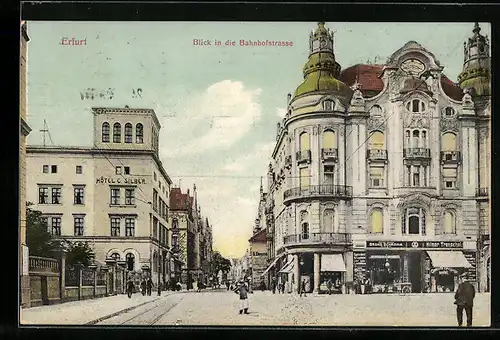 AK Erfurt, Bahnhofstrasse mit Hotel C. Silber und Passanten