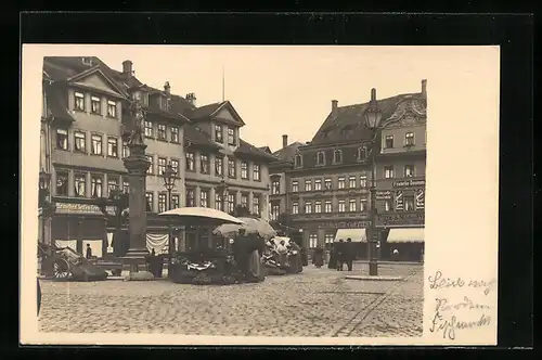 Foto-AK Erfurt, Fischmarkt mit Marktbetrieb und Säulendenkmal