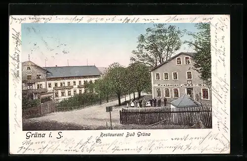 AK Grüna i. S., Restaurant Bad Grüna mit Strasse und Nachbargebäude, mit leuchtenden Fenstern
