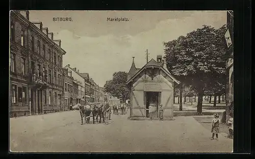 AK Bitburg, Marktplatz mit Ochsenwagen