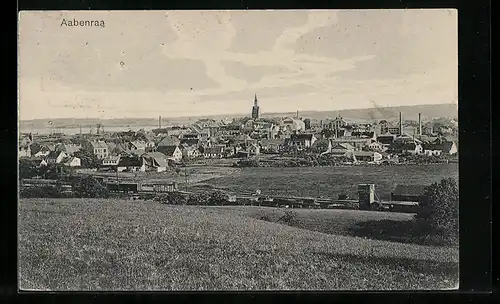 AK Aabenraa, Ortsansicht mit Landstrasse, von einem Feld gesehen