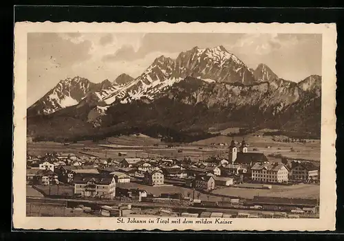 AK St. Johann, Teilansicht mit Kirche und dem wilden Kaiser