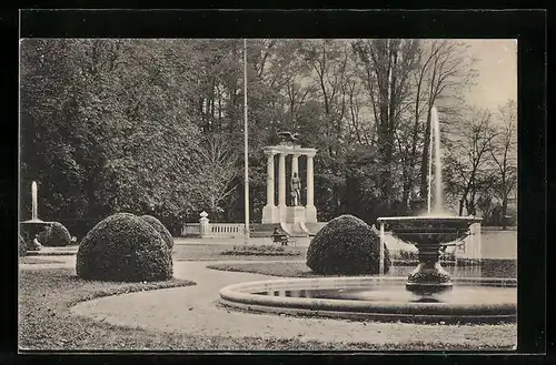 AK Wr. Neustadt, Partie im Akademie-Park mit Kaiser Franz Josefs-Denkmal