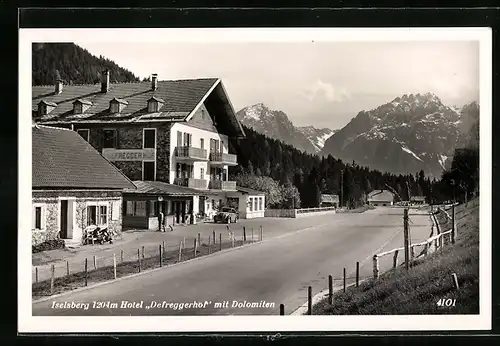 AK Iselsberg, Hotel Defreggerhof mit Dolomiten