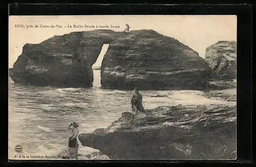 AK Sion, près de Croix-de-Vie, La Roche Percée à marée haute