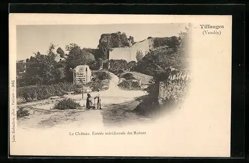 AK Tiffauges, Le Château, Entrée méridionale des Ruines