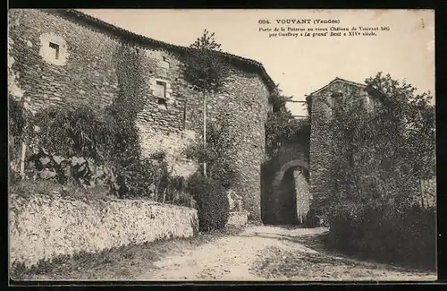 AK Vouvant, Porte de la Poterne au vieux Château de Vouvant