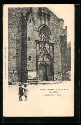 AK Saint-Pierre-du-Chemin, L`Église, facade ouest, deux enfants