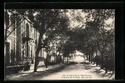 AK St-Gilles-sur-Vie, L`Avenue de la Plage, Face à la mer