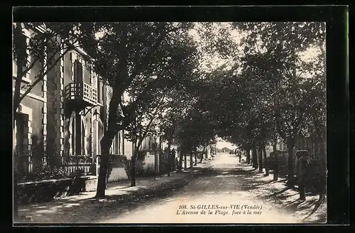 AK St-Gilles-sur-Vie, L`Avenue de la Plage, Face de la mer