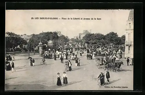 AK Les Sables D`Olonne, Place de la Liberte et Avenue de la Gare