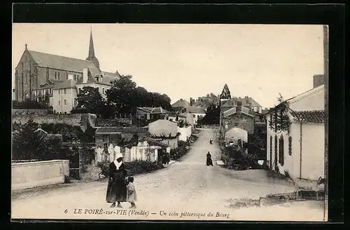 AK Le-Poiré-sur-Vie, Un coin pittoresque du Bourg