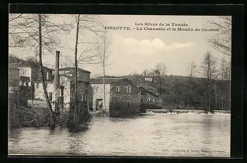 AK Pissotte, La Chaussee et le Moulin de Crochet