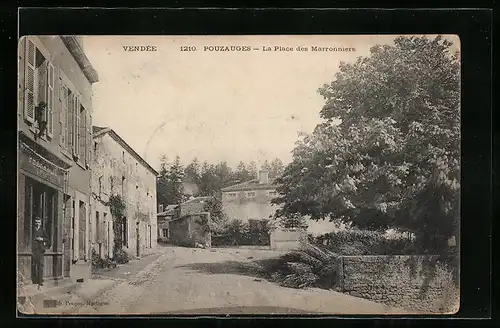 AK Pouzauges, La Place des Marronniers