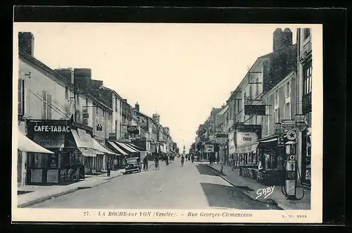 AK La Roche-sur Yon, Rue Georges-Clemenceau, Tankstelle