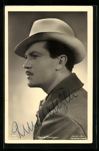 AK Schauspieler Renè Deltgen im Kostüm einer Filmrolle, mit original Autograph