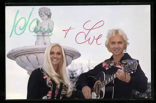 AK Musiker und Musikerin Adam & Eve mit Gitarre, Autographen
