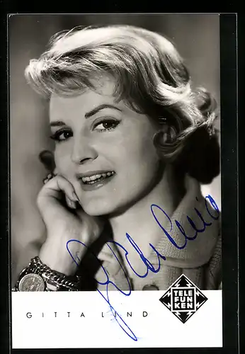 AK Musikerin Gitta Lind in die Kamera lächelnd, Autograph