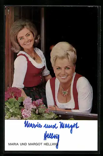 AK Musikerinnen Maria und Margot Hellwig lächelnd am Fenster, Autograph