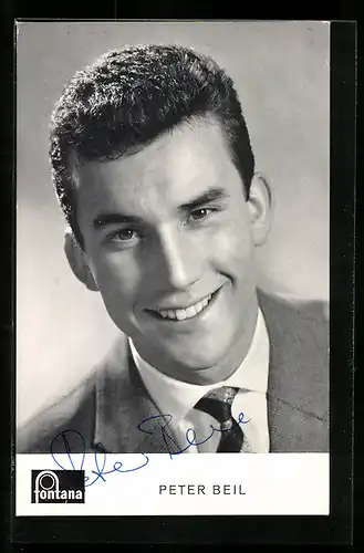 AK Musiker Peter Beil lächelnd, Autograph