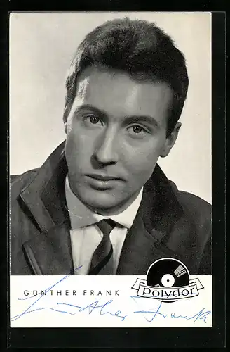AK Musiker Günther Frank blickt den Betrachter lächelnd an, Autograph