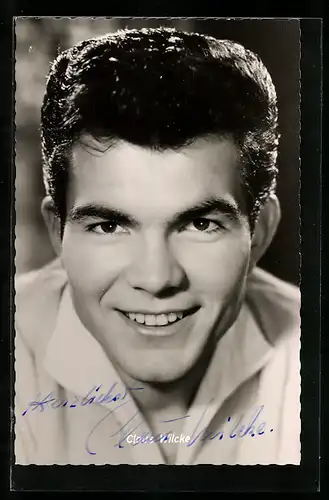 AK Musiker Claus Wilke blickt in die Kamera, Autograph