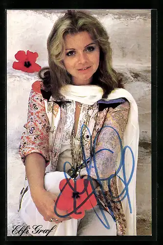 AK Musikerin Elfi Graf mit einer Blüte in den Händen, Autograph