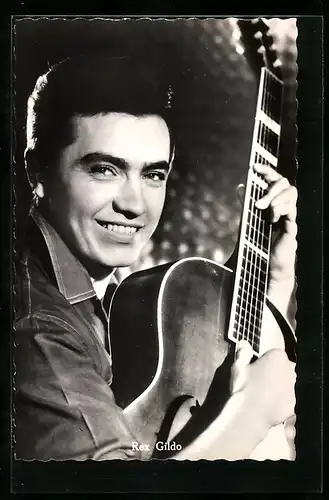 AK Musiker Rex Gildo mit Lächeln und Gitarre