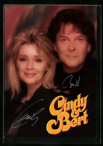 AK Musiker Cindy & Bert in die Kamera blickend, original Autograph