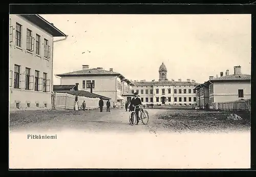 AK Pitkäniemi, Ortsansicht, Fahrradfahrer