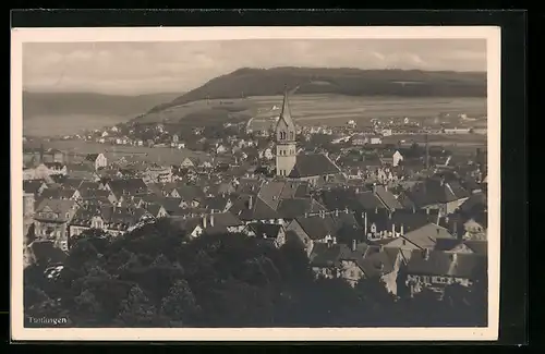 AK Tuttlingen, Blick über die Dächer der Stadt auf die Kirche