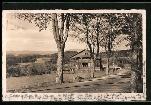 AK Rusel, auf der Strasse vor dem Waldhaus