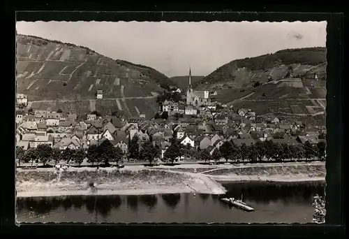 AK Klotten an der Mosel, Generalansicht mit der Kirche vom Moselufer aus