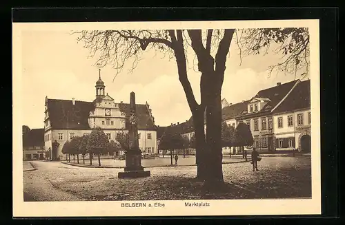 AK Belgern a. Elbe, Monument auf dem Marktplatz